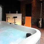 With Hot Tub * Marche-en-Famenne