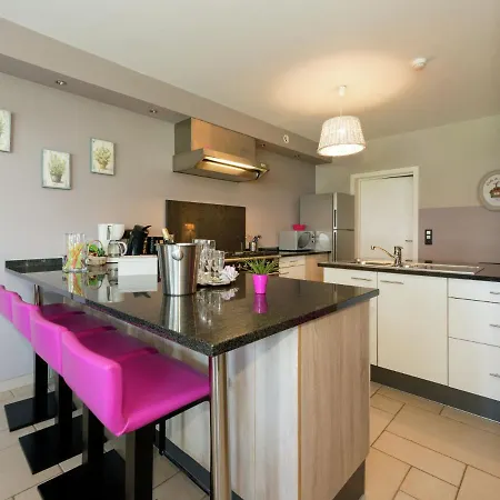 Holiday home Magnificent Character With Hot Tub *