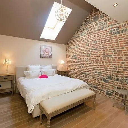 With Hot Tub Dom wakacyjny Marche-en-Famenne