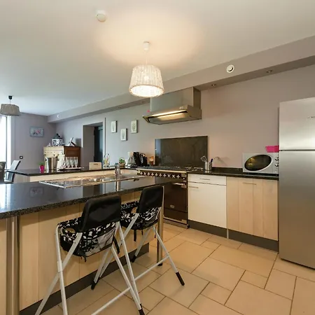 Dom wakacyjny With Hot Tub Marche-en-Famenne