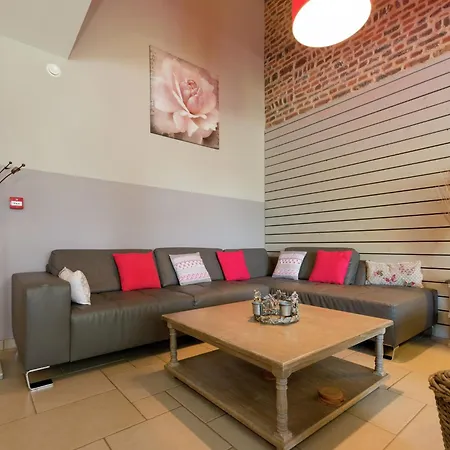 With Hot Tub Marche-en-Famenne