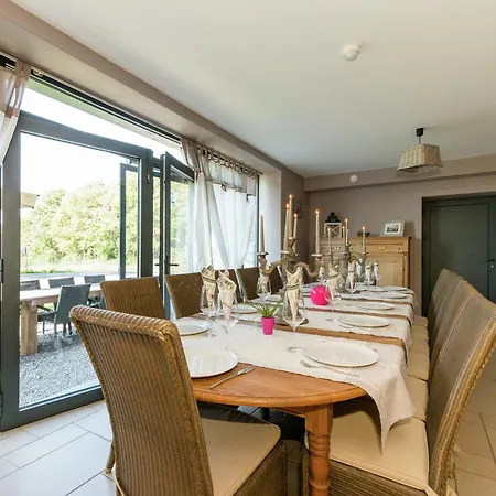 With Hot Tub Dom wakacyjny