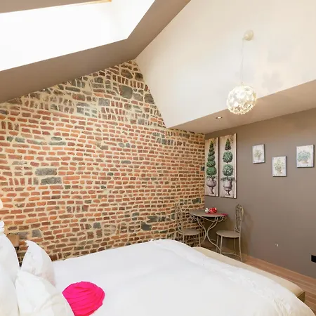 With Hot Tub * Marche-en-Famenne