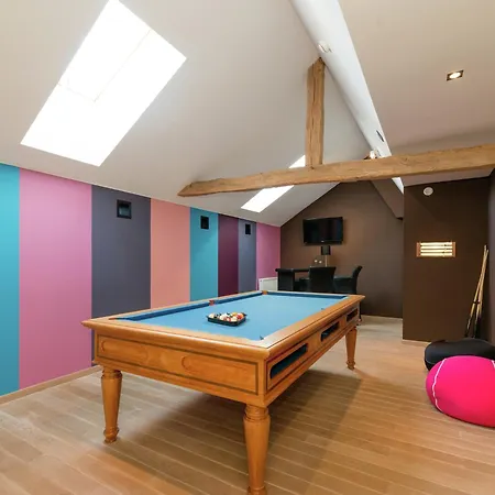 With Hot Tub Dom wakacyjny Marche-en-Famenne