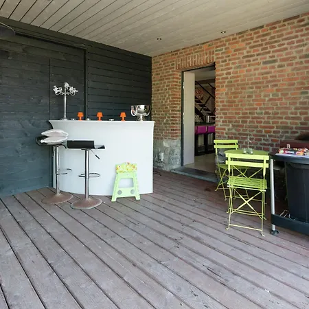 With Hot Tub Marche-en-Famenne