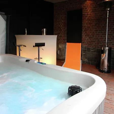 With Hot Tub * Marche-en-Famenne