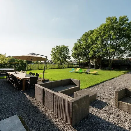 With Hot Tub Dom wakacyjny