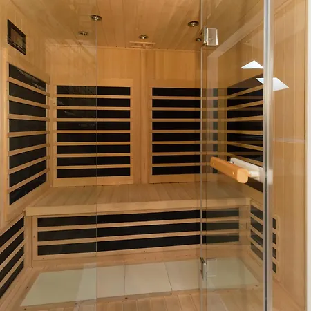 With Hot Tub * Marche-en-Famenne